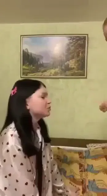 ছোট ভাইকে দিয়ে মজা নিলো