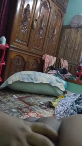 ছোট বাচ্চাদেরকে দিয়ে ভূদা চাটাচ্ছে