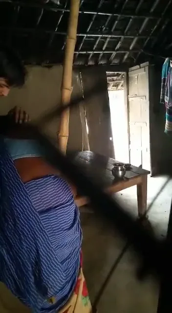 পাশের বাড়ির ভাবীকে চুদে দিল এটা পেয়ে