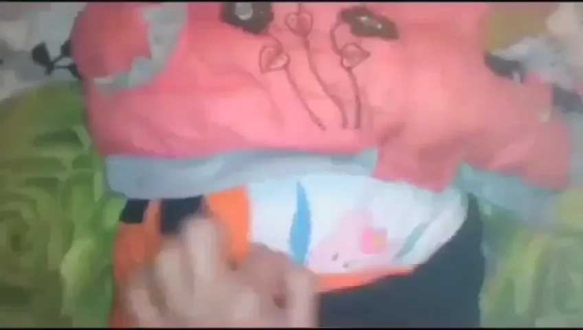 ছোট বাচ্চাটাকে কি করলো দেখোন